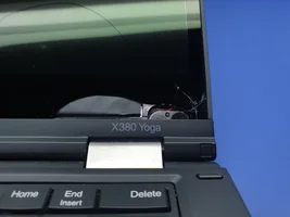 rozbity ekran laptopa X380 Yoga