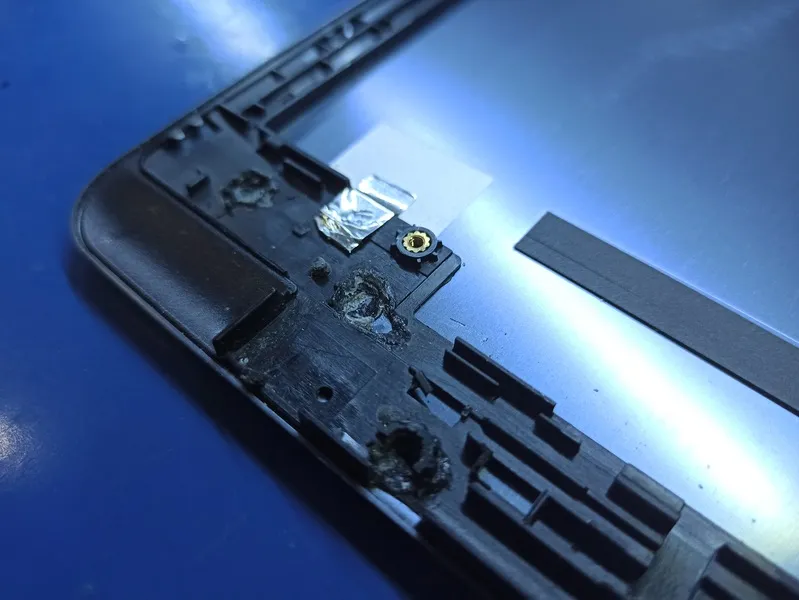 Uszkodzone styki laptopa Asus Vivobook Pro