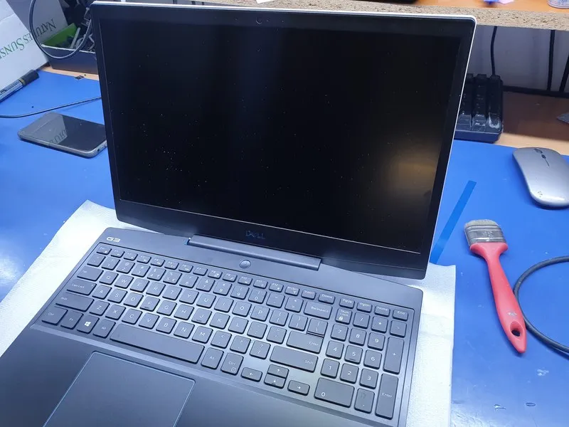 Laptop Dell G3 15-3590 z nowym zawiasem i ramką