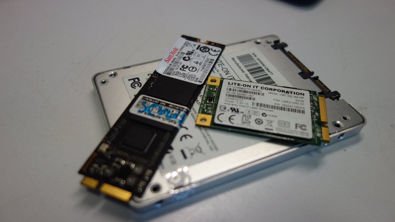 Dysk SSD (na górze) i HDD (pod spodem)