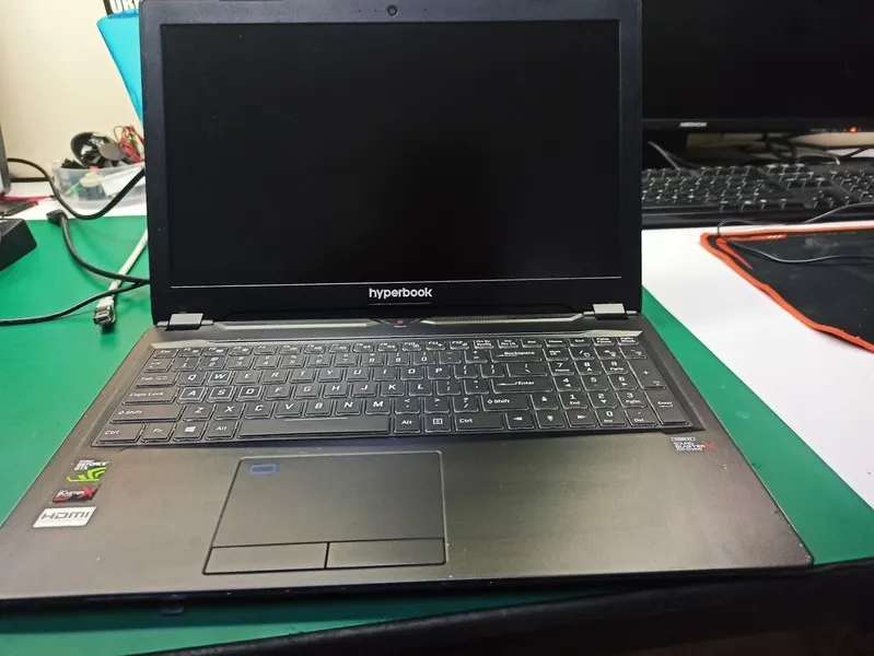 Laptop Hyperbook p950hr po naprawie