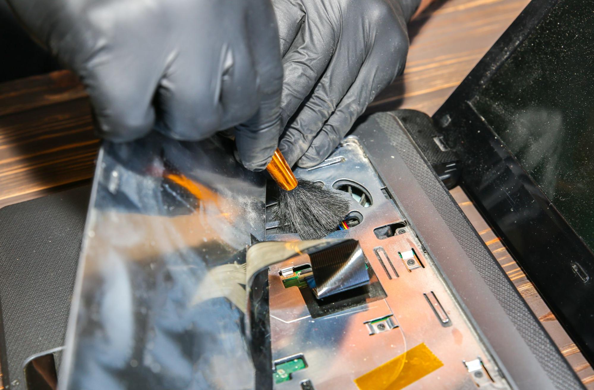 Naprawa komputer&oacute;w Warszawa, serwis laptop&oacute;w Warszawa, naprawa sprzętu komputerowego na terenie całej Warszawy