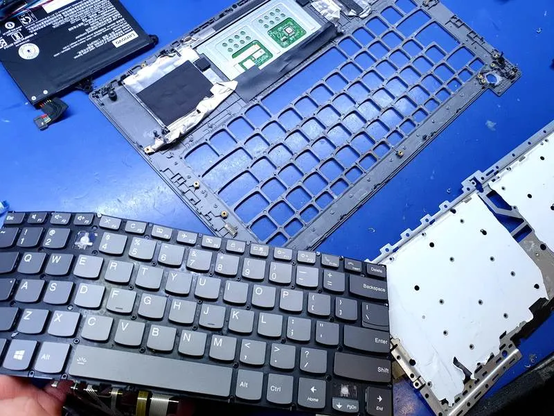 Uszkodzona klawiatura Lenovo Thinkpad 14-IIL 20SL