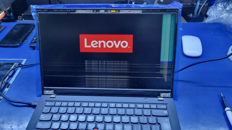 Uszkodzona matryca Lenovo x1 Carbon