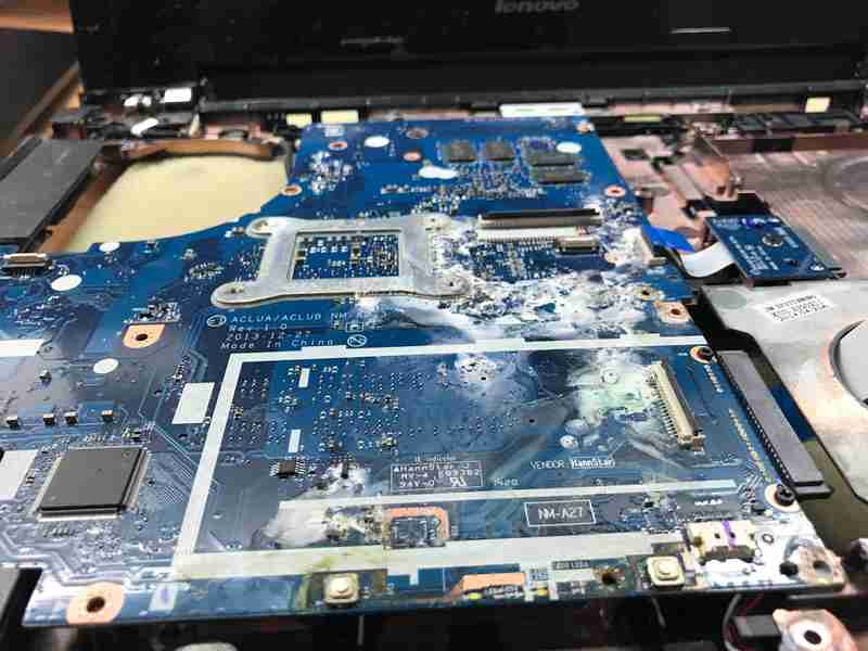 czyszczenie laptopa po zalaniu - naprawa